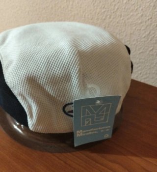 Gorra bicolor negra y blanca