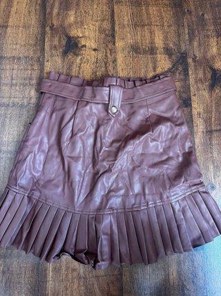 Falda Zara efecto piel con cinturón