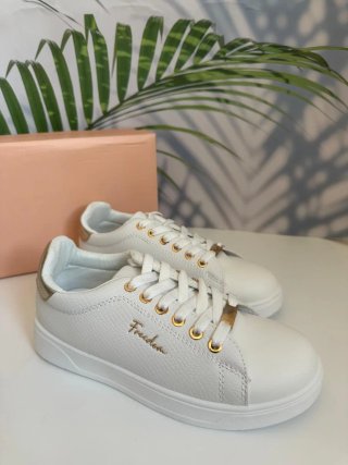 Zapatillas blancas. Número  38