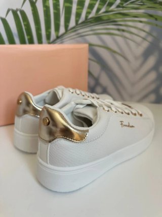 Zapatillas blancas. Número  38