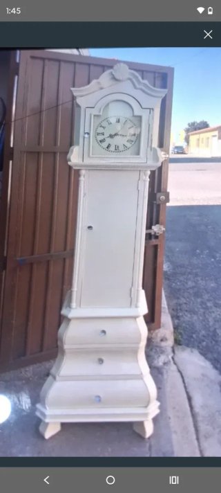 Reloj de pie de madera oscuro,hay varias modelos