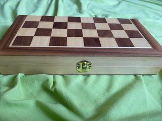 Ajedrez de madera con caja y piezas completas