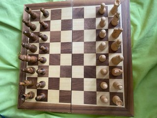 Ajedrez de madera con caja y piezas completas