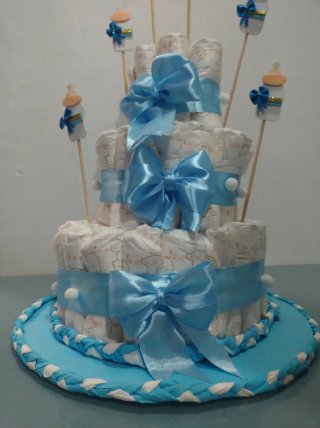 Tarta de pañales azul para bebé