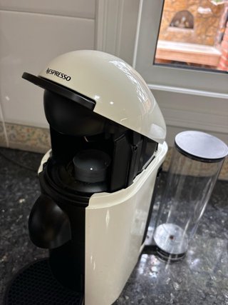 Cafetera Nespresso Vertuo Plus Blanca