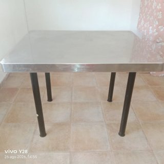 Mesa grande inoxidable 1,01m largo  Y 81cm ancho