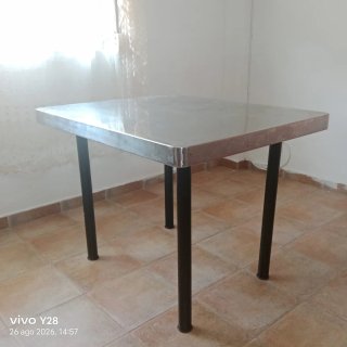 Mesa grande inoxidable 1,01m largo  Y 81cm ancho