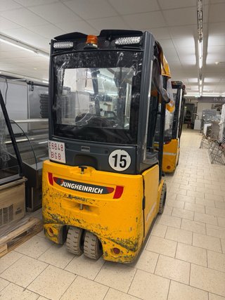 Carretilla Jungheinrich EFG213