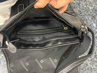 Bolso Unisex Hexagonal Negro