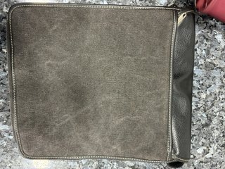 Bolso Unisex Hexagonal Negro
