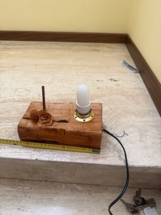 Lampada artigianale in legno