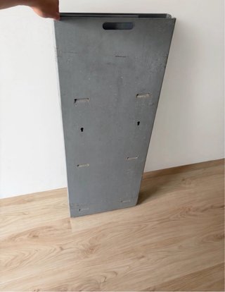 Mueble metálico plegable con estantes