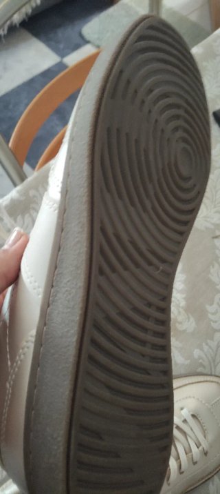 Tenis Zara Dorados y Blancos