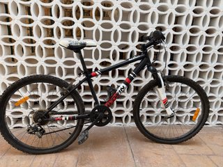 Bicicleta Btwin Negra Ubicacion: Comarruga