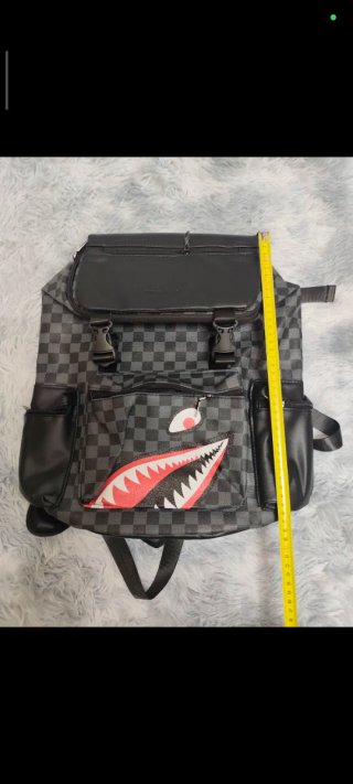 Mochila con diseño de tiburón