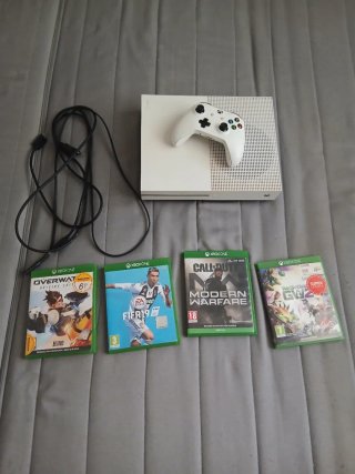Xbox One S Blanca + Mando y Juegos