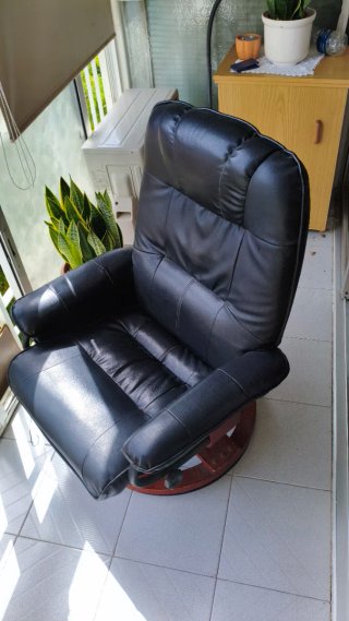 Sillón de masaje de cuero negro