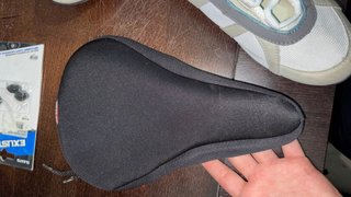 Zapatillas y sillín de bici