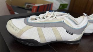 Zapatillas y sillín de bici