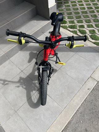 Bicicleta infantil roja 16