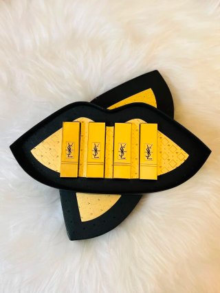 Juego de 5 pintalabios YSL dorados