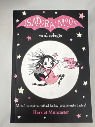 Isadora Moon va al colegio / Isadora Moon Goes ...