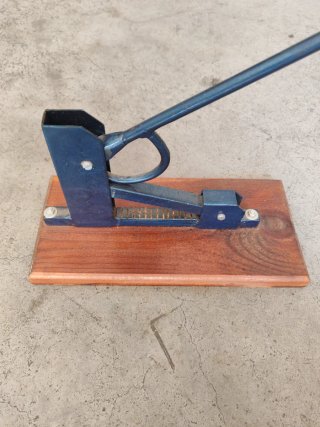 Cascanueces de madera y metal