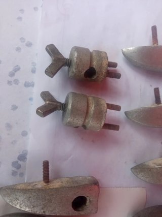 Bellotas, abrazaderas y tornillos bombo