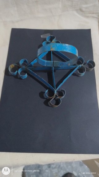 Maceteros de forja azul