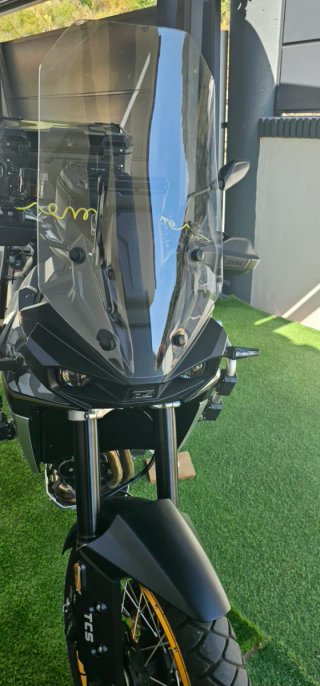 Kove X800 GT Negra y Dorada
