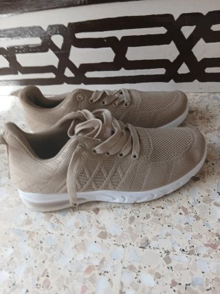 Zapatillas Beige y Blancas