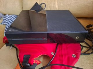 Xbox One Negra NO INCLUYE MANDO. Solo consola
