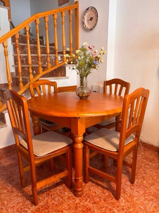 Mesa comedor, aparador y mesa centro