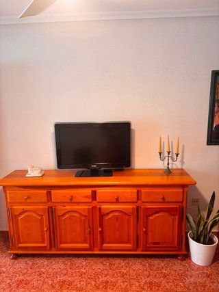 Mesa comedor, aparador y mesa centro