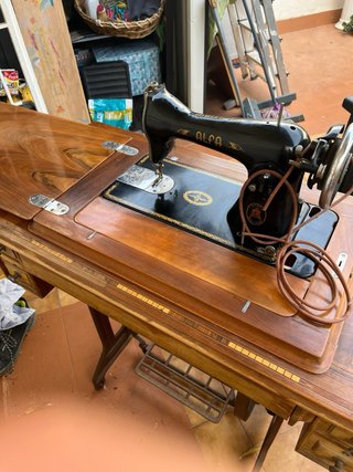 Máquina de coser Alfa antigua