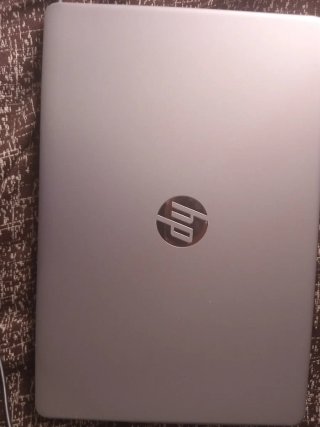 Portátil hp gris con cargador