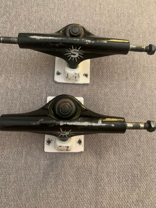 Ejes para skate negros Marca Shine