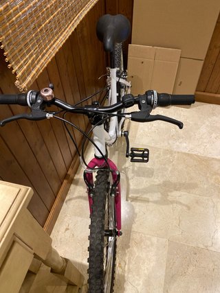 Bicicleta blanca y rosa Negociable