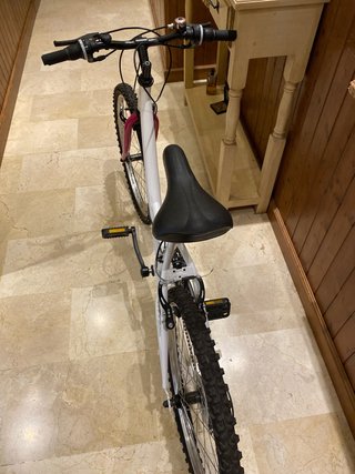 Bicicleta blanca y rosa Negociable