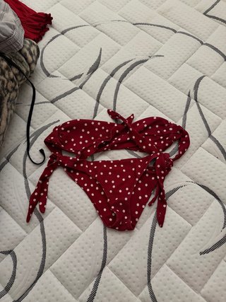 Bikini rojo lunares blancos