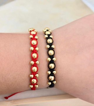Pulseras de pareja con balines dorados
