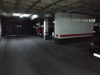 Se alquila plaza de garaje para coche y moto