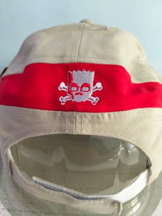 Gorra beige y roja con Bart Simpson