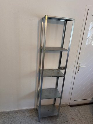 Estantería metálica gris