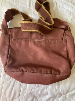 Bolso bandolera marrón y rosa