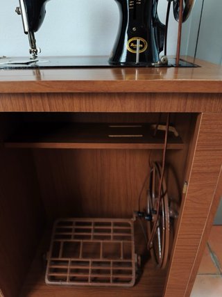 Máquina de coser antigua HEXAGON