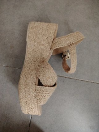 Sandalias Stradivarius cuña esparto