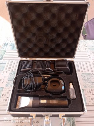 Maletín de peluquería negro y plateado
