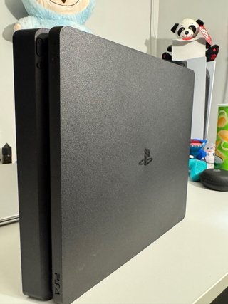 PS4 Slim 1TB + Mando DualShock 4 Rojo