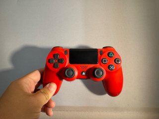 PS4 Slim 1TB + Mando DualShock 4 Rojo